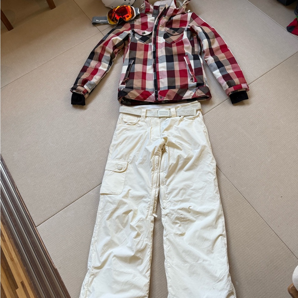 Powder Room Plaid Jacket and White Pants Snowboard / Ski Set Size Medium